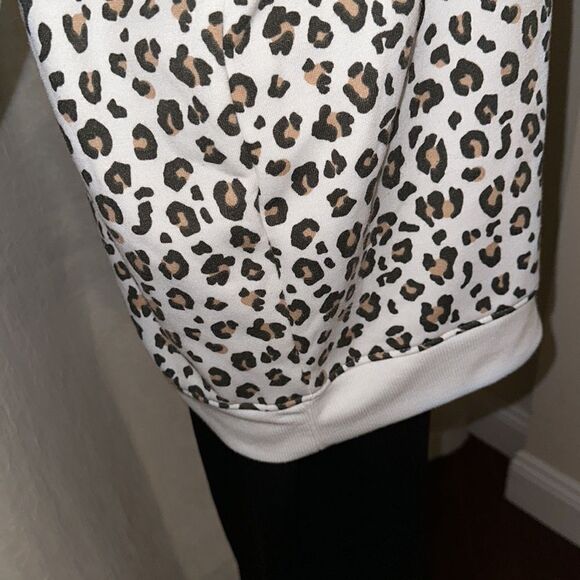 if it were me. L White Tan Black Leopard Animal Print Fleece Inner Crewneck Top - Picture 7 of 12